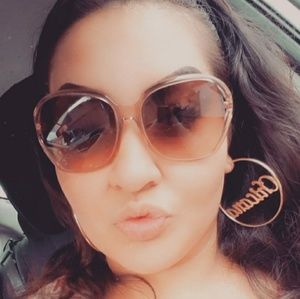 Meet your Posher, Elaine